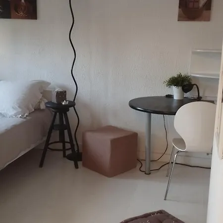 Dans Maison Privee Acces Par Espaces Communs *