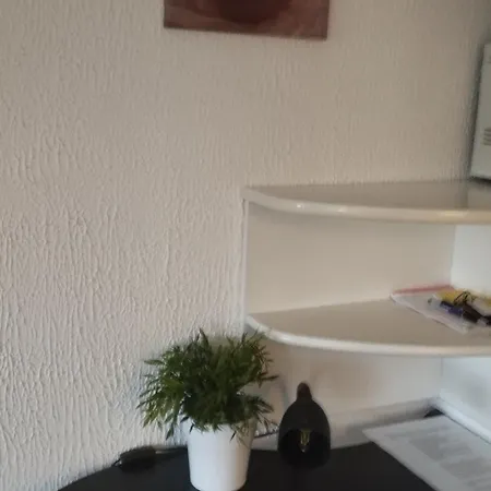 Dans Maison Privee Acces Par Espaces Communs Cenon