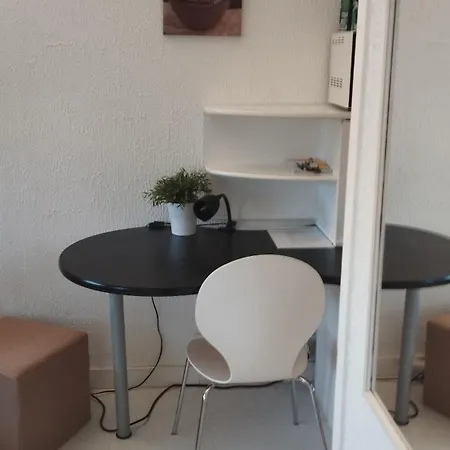 Dans Maison Privee Acces Par Espaces Communs *