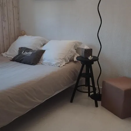 Dans Maison Privee Acces Par Espaces Communs