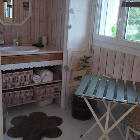 Appartamento Dans Maison Privee Acces Par Espaces Communs